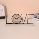 Relógio de Mesa Retrô com Letras – Sofisticação Atemporal para sua Decoração