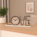 Relógio de Mesa Retrô com Letras – Sofisticação Atemporal para sua Decoração