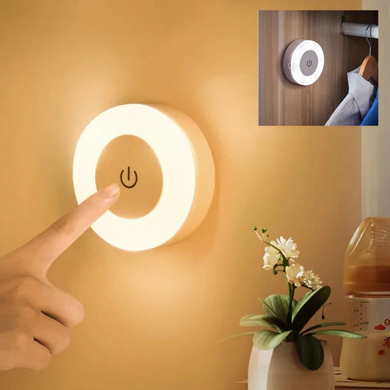 Luz Noturna LED Portátil Recarregável USB – Iluminação Prática e Versátil