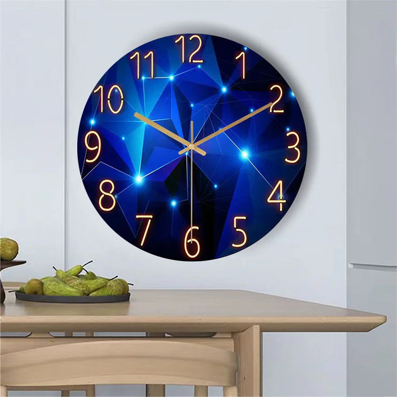 Relógio Estelar Geométrico – Design moderno em azul profundo com iluminação suave