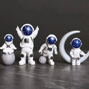 Kit com 4 Estátuas Astronautas Decorativos